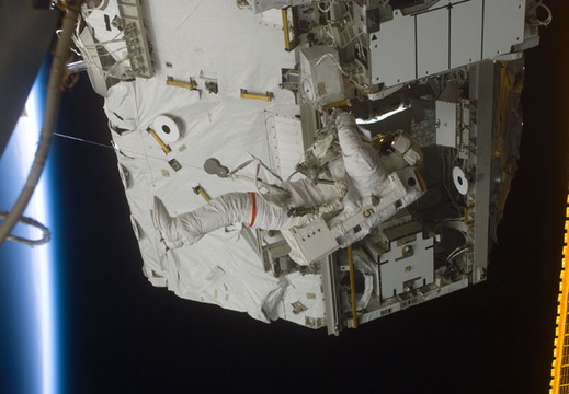 STS110-E-05634