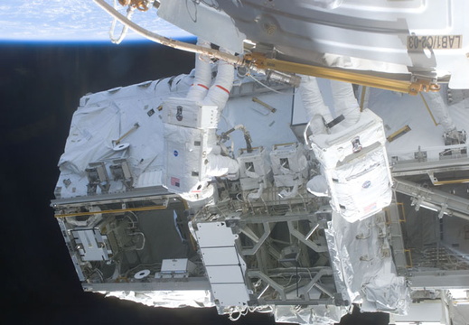 STS110-E-05620