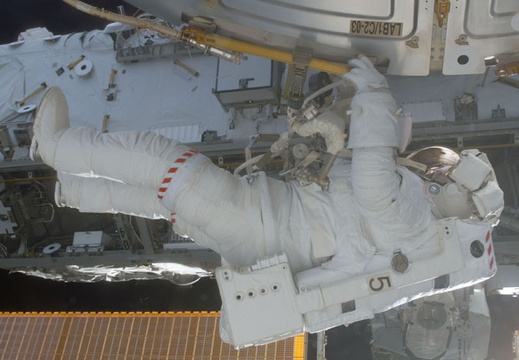 STS110-E-05838