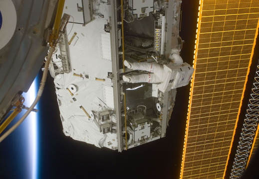 STS110-E-05841