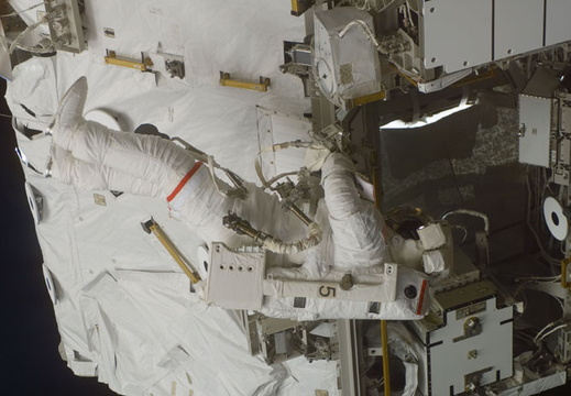 STS110-E-05632