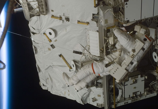 STS110-E-05635