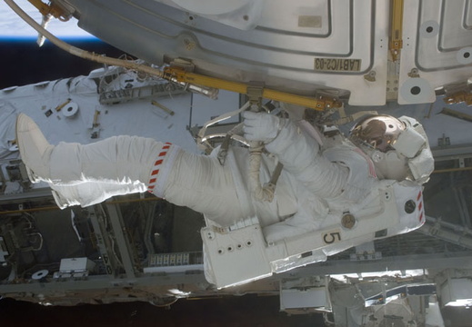 STS110-E-05836