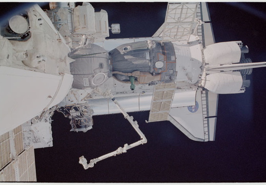 STS110-357-001