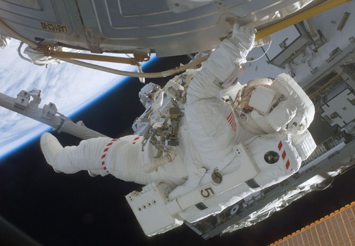 STS110-E-05832