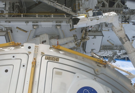 STS110-E-05609