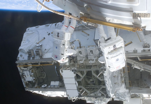 STS110-E-05619