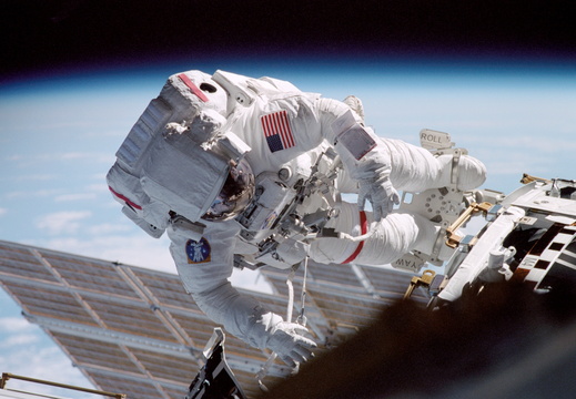 STS104-315-005