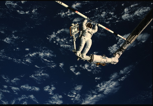 STS61B-102-050