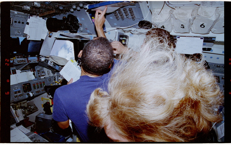 STS060-52-019.jpg