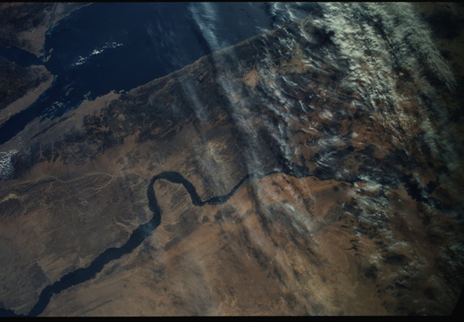 STS037-38-036