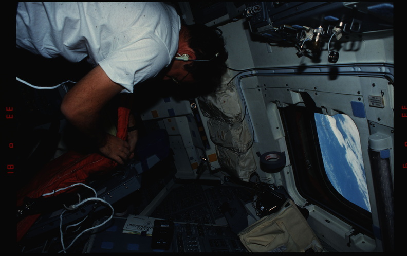 STS035-16-012.jpg