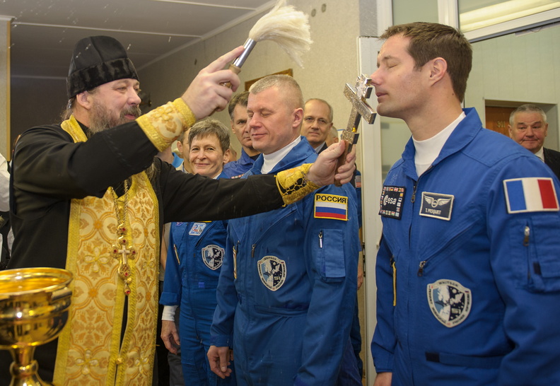 thom_astro_30542519653_Expedition 50 Crew Blessing.jpg