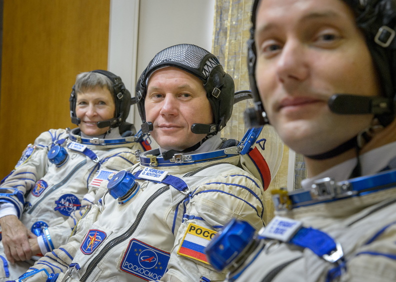 thom_astro_30751000846_Expedition 50 Qualification Exams.jpg