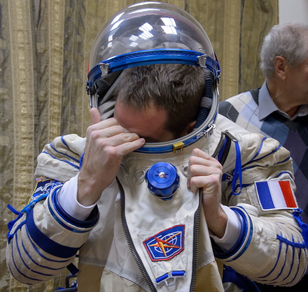 thom_astro_30751001316_Expedition 50 Qualification Exams.jpg