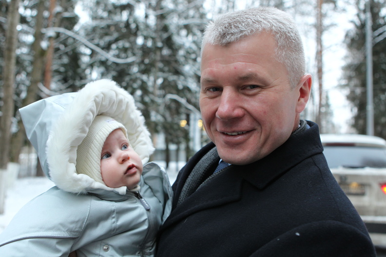 thom_astro_30787804355_Oleg with his daughter.jpg