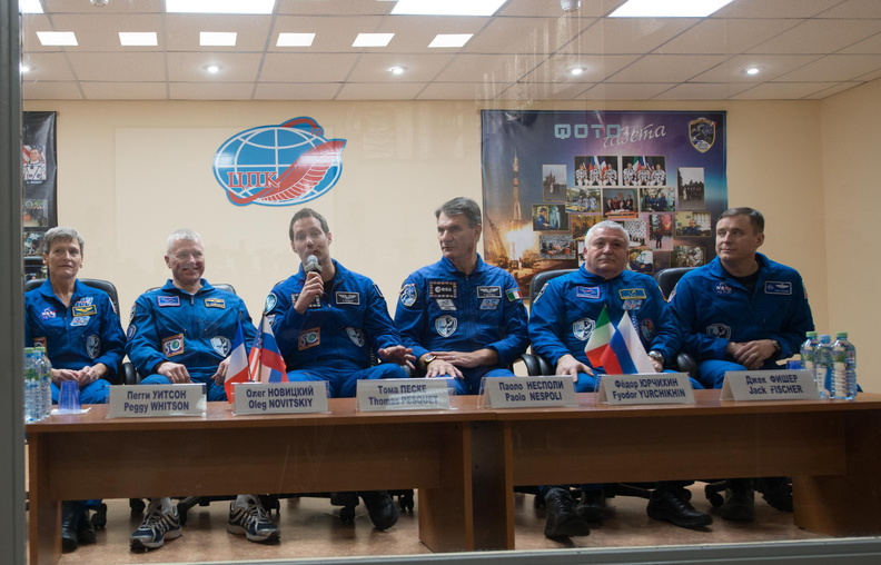 thom_astro_30932834481_Last press conference on Earth.jpg
