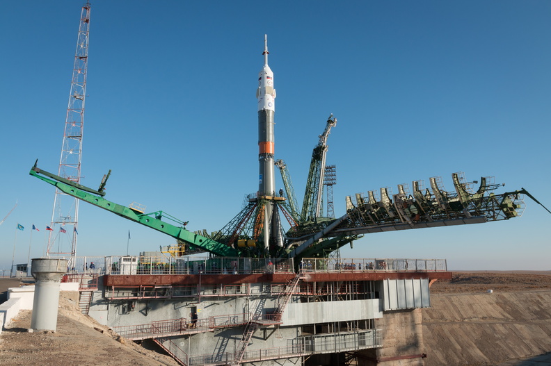 thom_astro_30527737544_Expedition 50 Soyuz Rollout.jpg