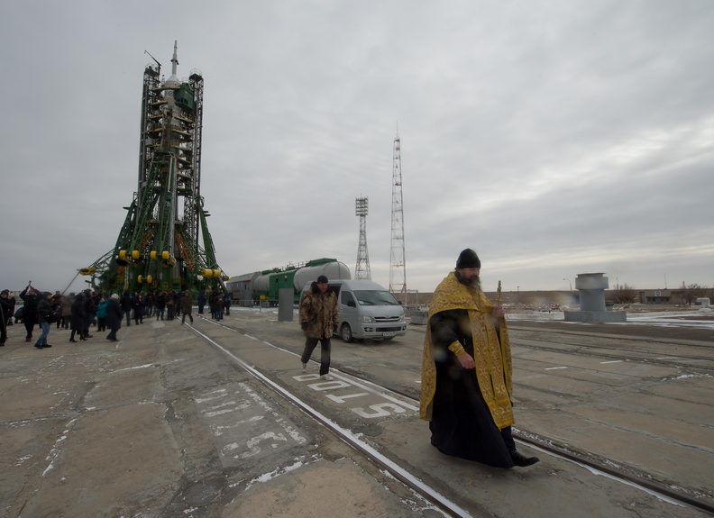 thom_astro_31235088301_Expedition 50 Soyuz Blessing.jpg