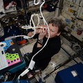 thom_astro_34470450786_Peggy doing Fluid Shifts experiment.jpg