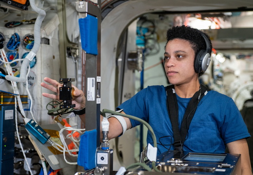 ISS067-E-360645