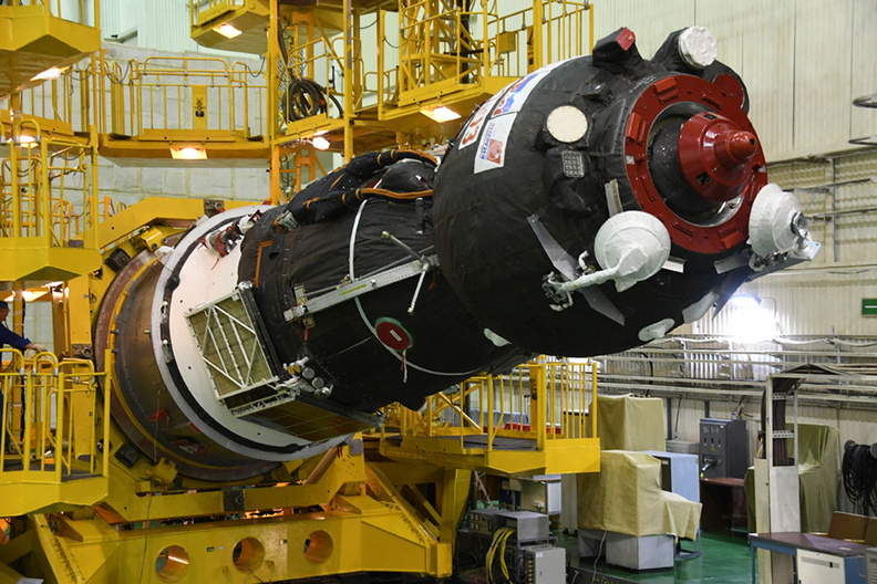 the-soyuz-ms-09-spacecraft-is-lowered-from-its-test-stand_40624539830_o.jpg
