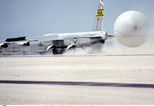 SHUTTLE DRAG CHUTE TEST