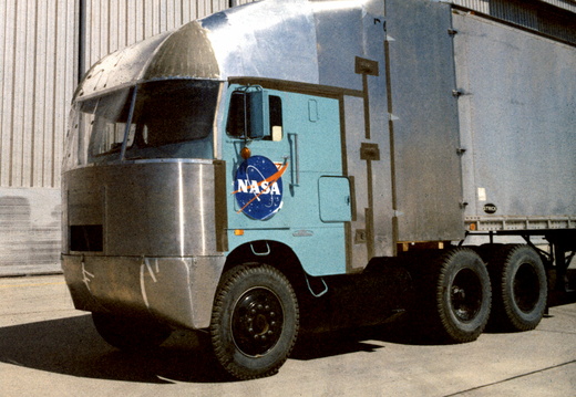 Aerodynamic Truck - Toon dit album Aerodynamic Truck