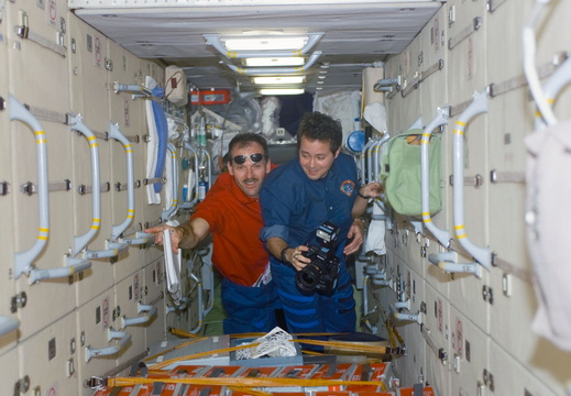 STS110-E-5115