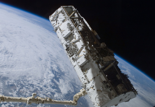 STS110-E-5174