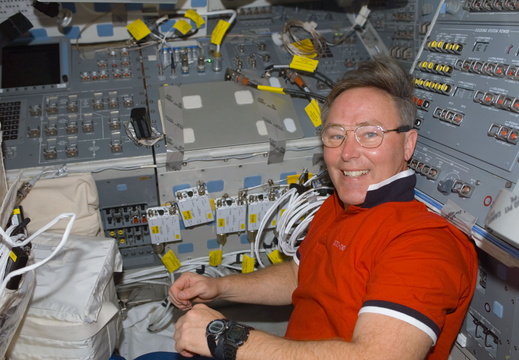 STS110-E-5004
