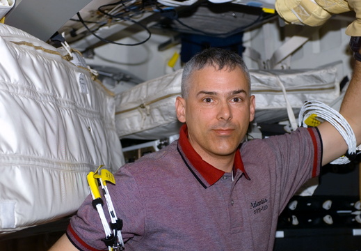 STS110-E-5008