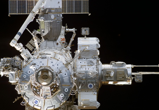 STS110-E-5071