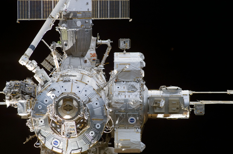 STS110-E-5071.jpg