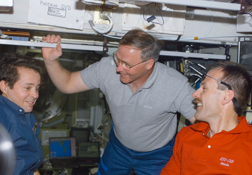 STS110-E-5122