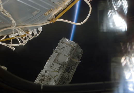 STS110-E-5180