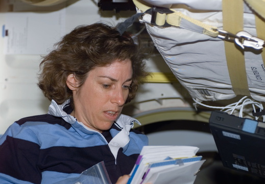 STS110-E-5010