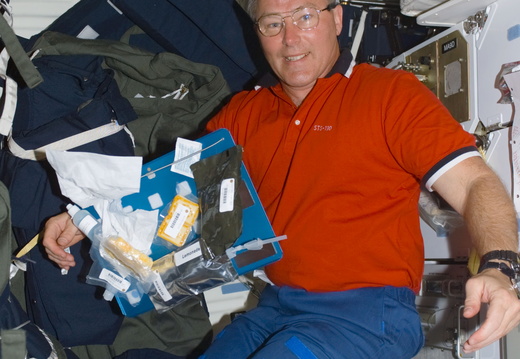 STS110-E-5035
