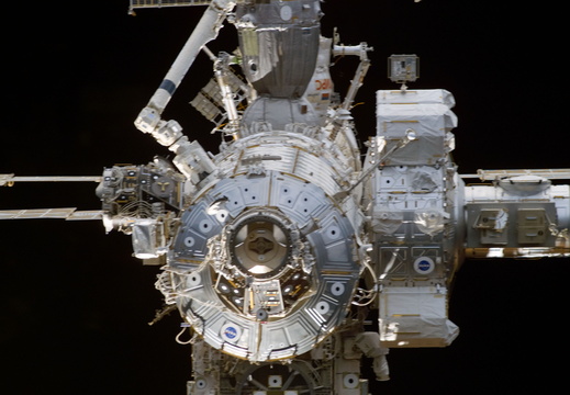 STS110-E-5068