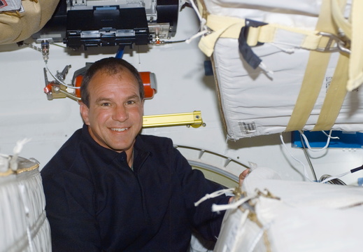 STS110-E-5033