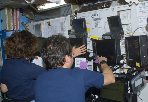 STS110-E-5182
