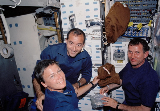 STS111-315-013