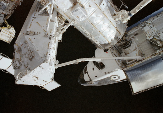 STS111-310-011