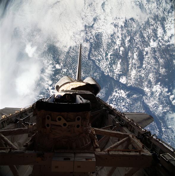 STS081-740-032.jpg
