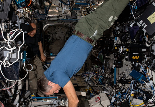 ISS070-E-002210