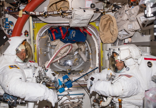 ISS070-E-002035