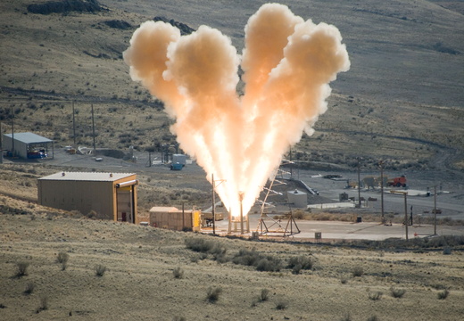 JSC2009-E-043915