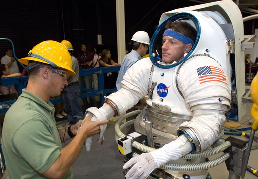 JSC2006-E-23371
