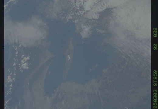 STS059-092-032