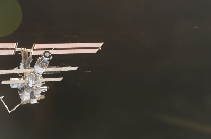 STS110-E-05895